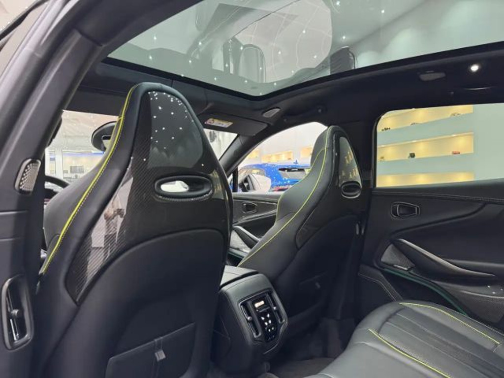 Aston Martin DBX