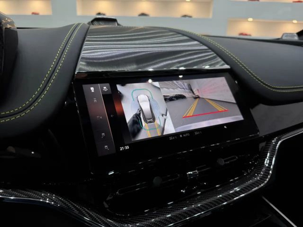 Aston Martin DBX
