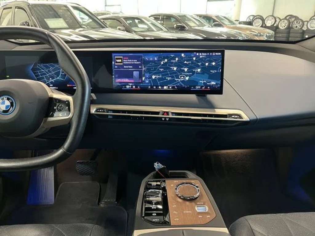 BMW iX