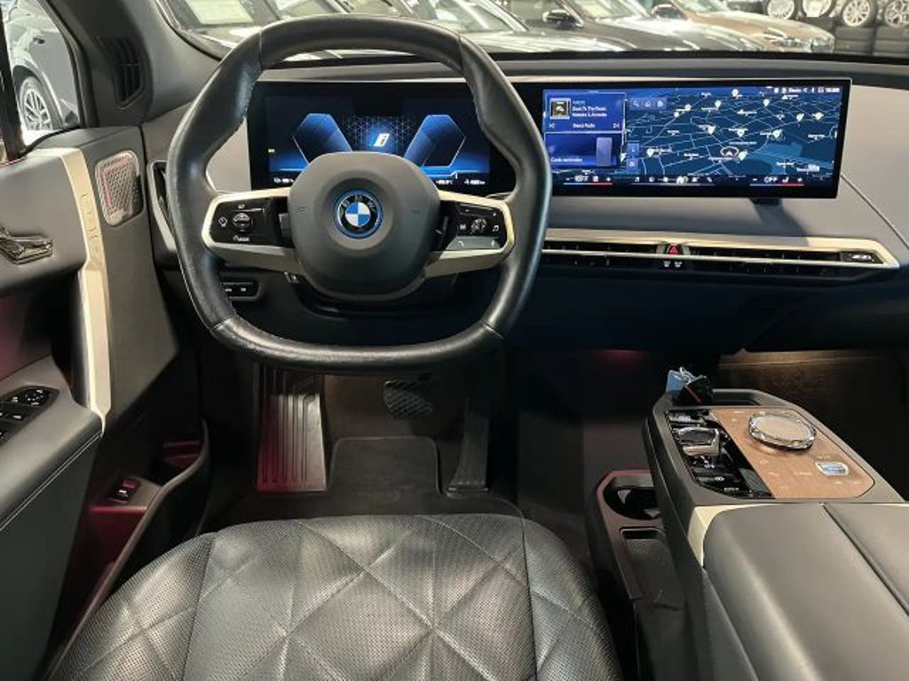 BMW iX