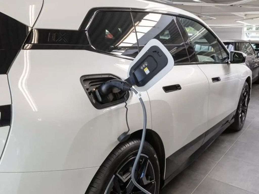 BMW iX