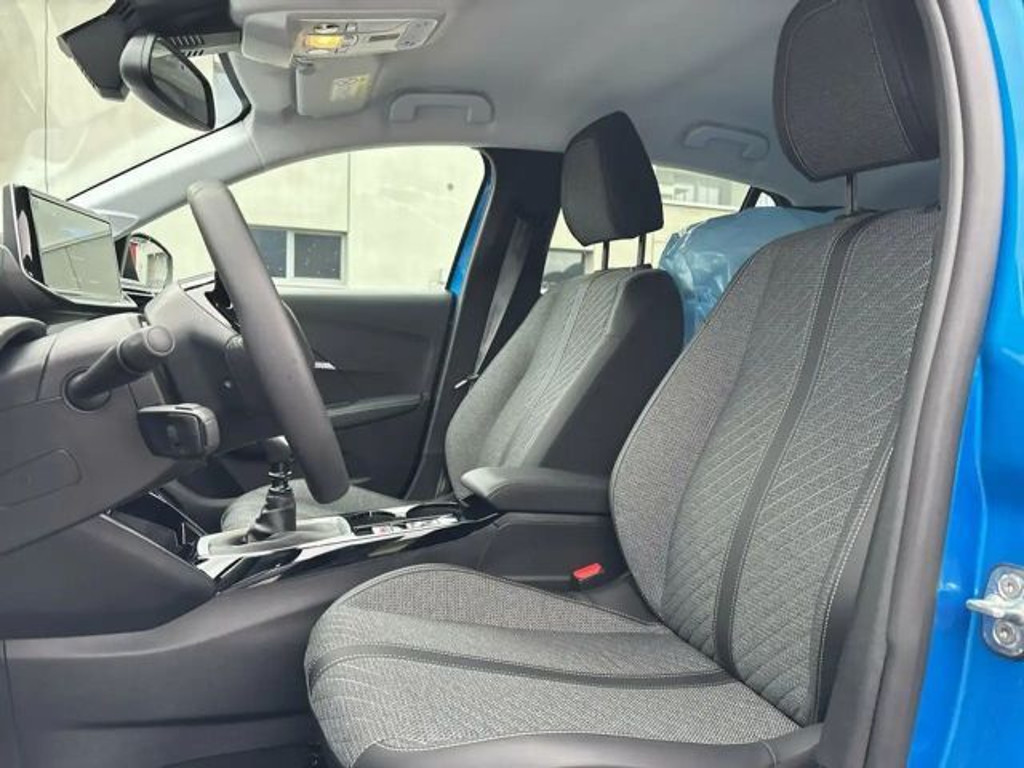 Peugeot e-208