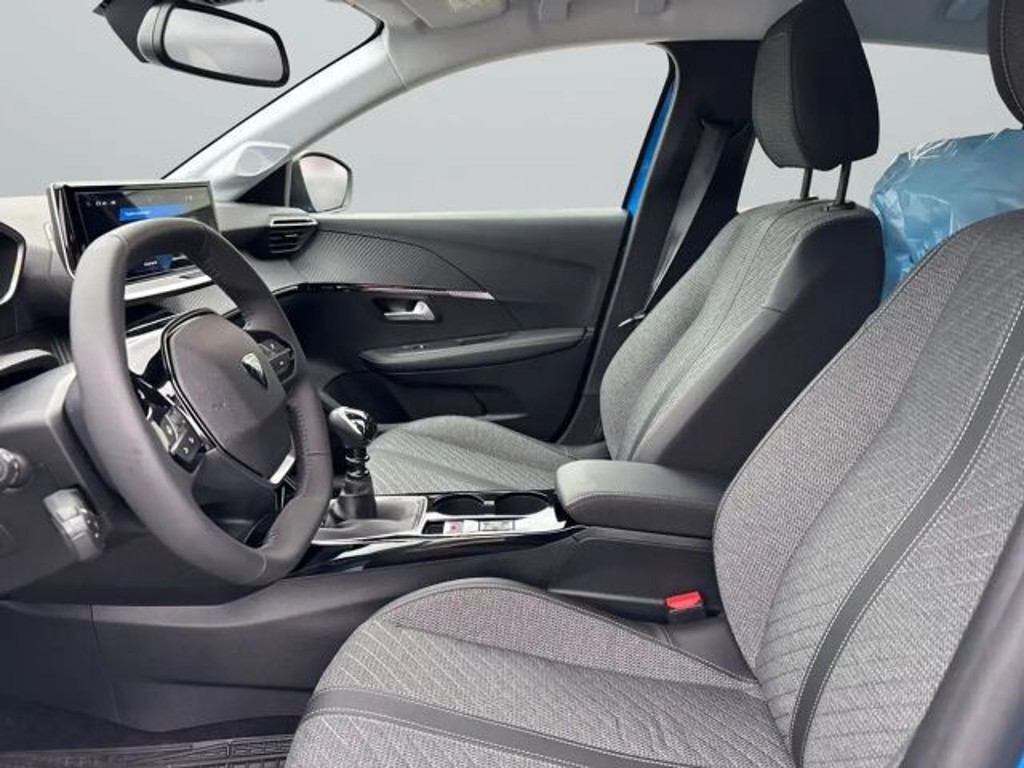 Peugeot e-208