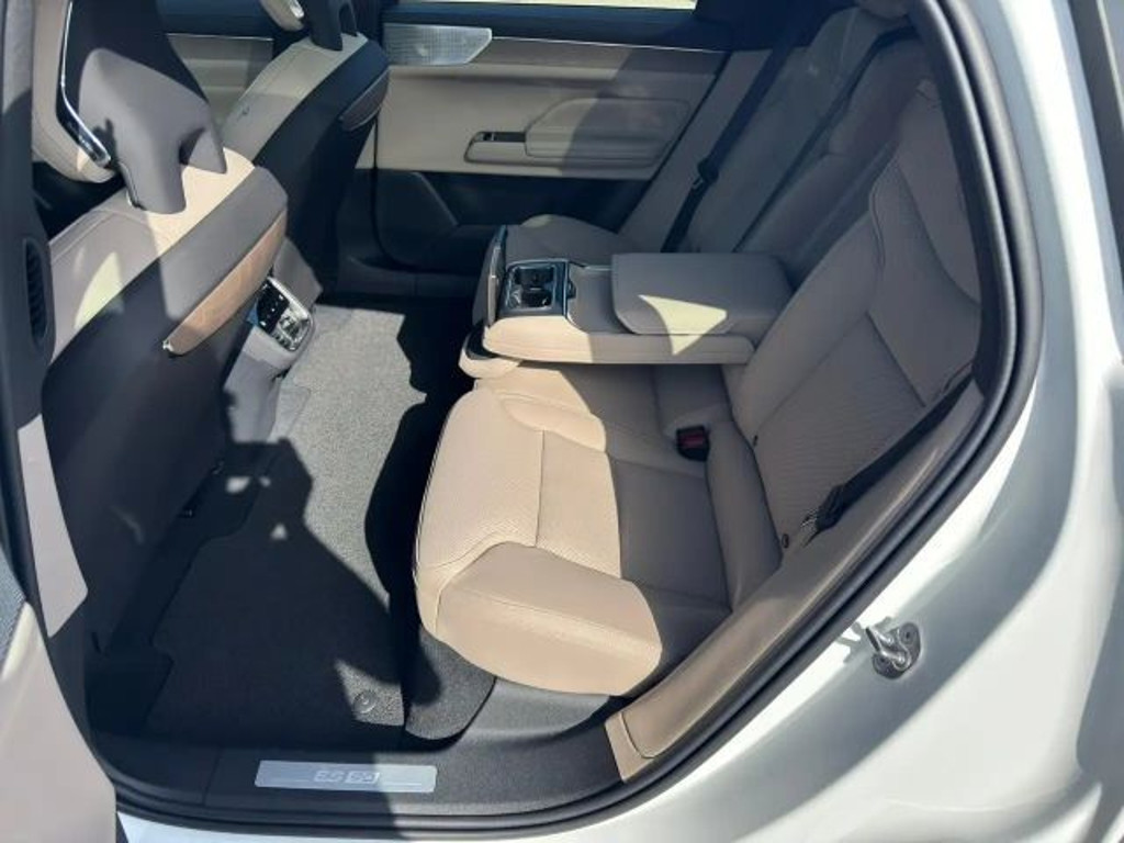 Volvo ES90