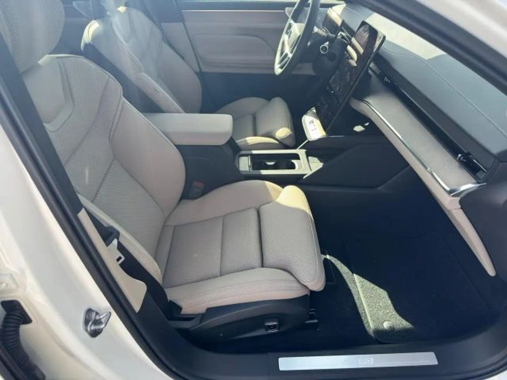Volvo ES90