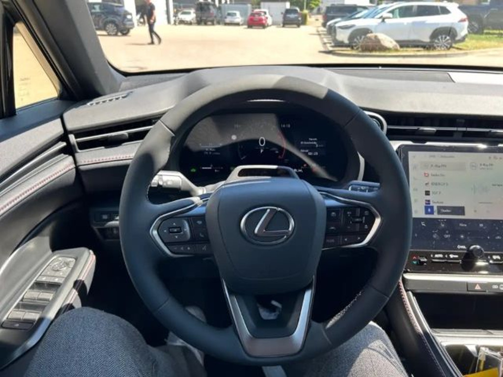 Lexus LBX