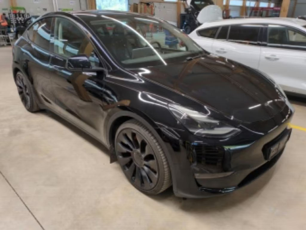Tesla Model Y Performance Dual Motor AWD