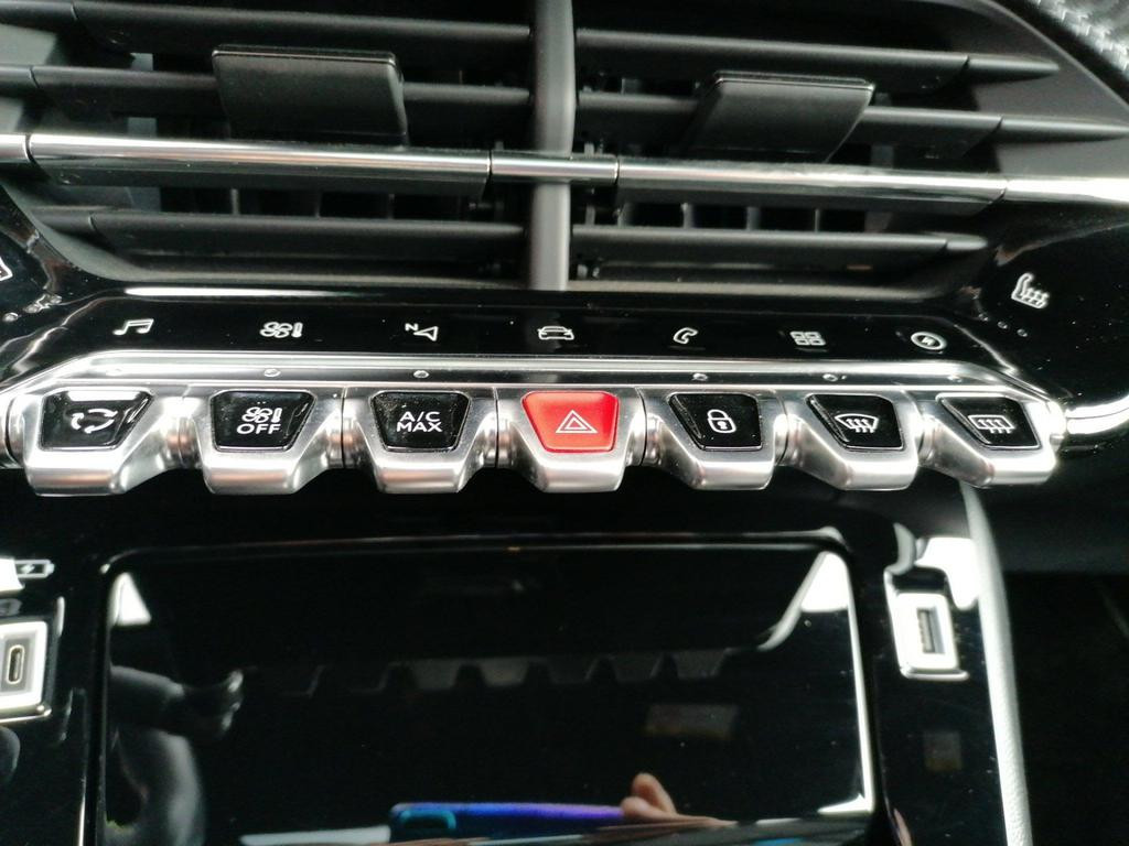 Peugeot e-2008