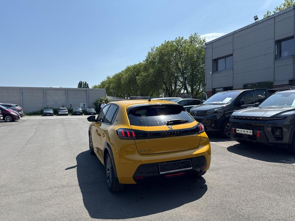 Peugeot e-208