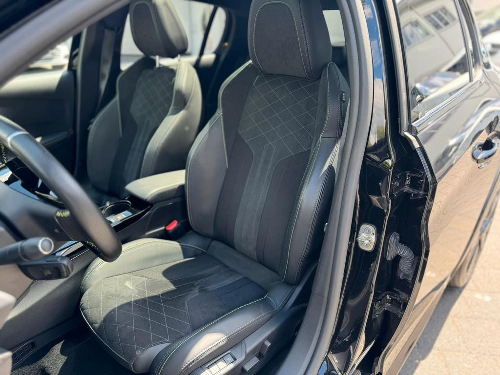 Peugeot e-208