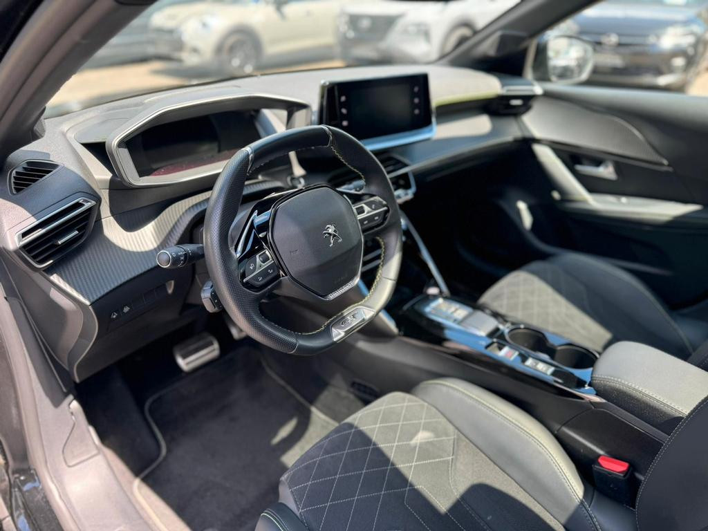 Peugeot e-208