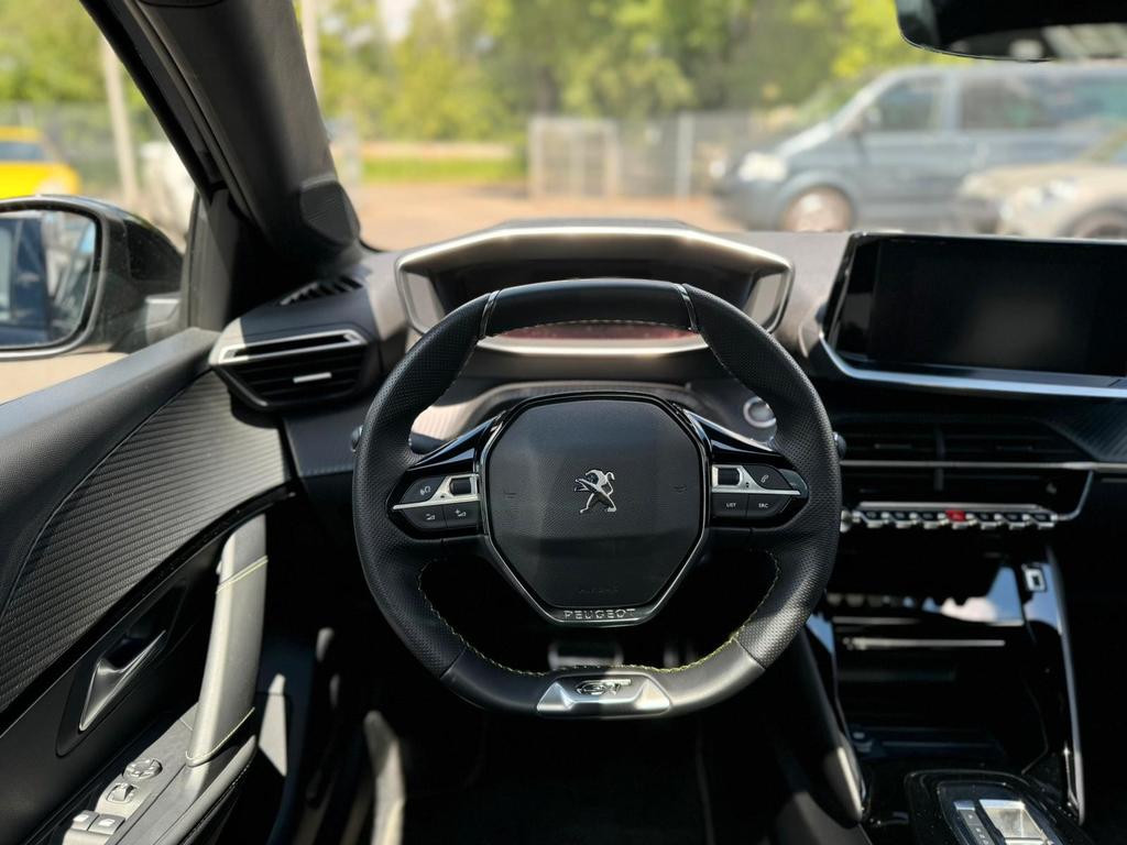 Peugeot e-208