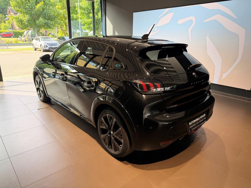 Peugeot e-208