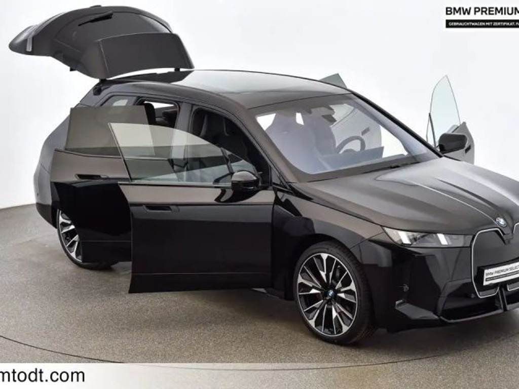 BMW iX