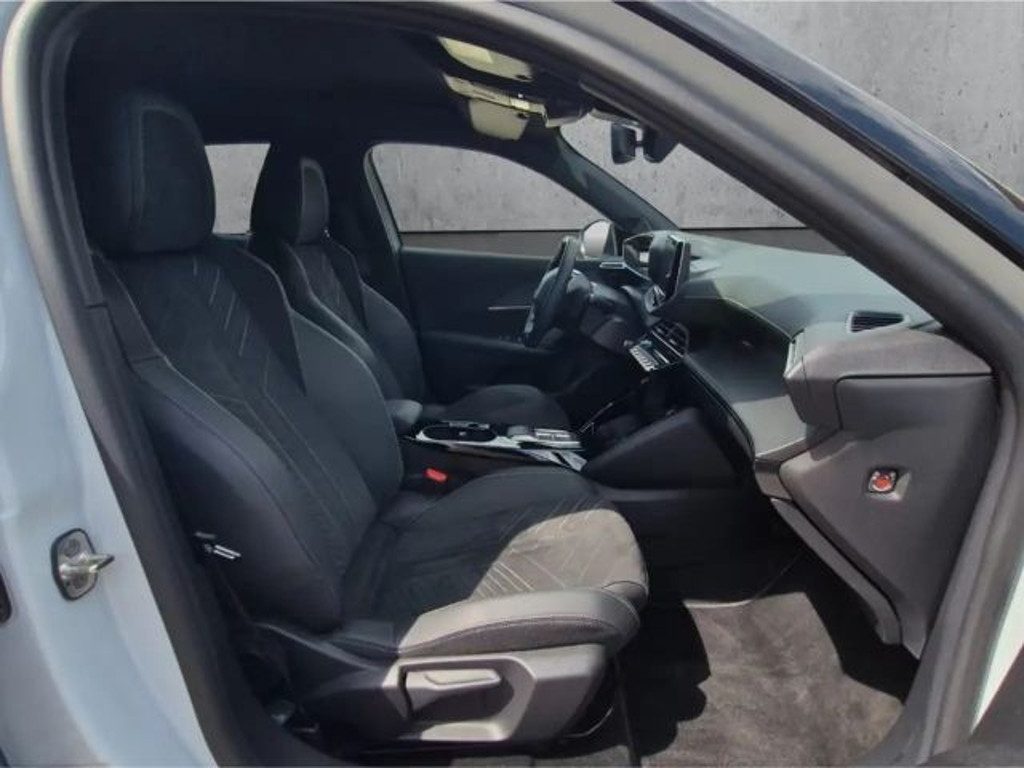 Peugeot e-2008