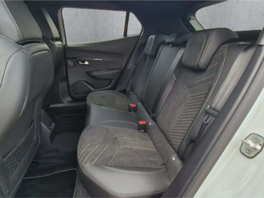 Peugeot e-2008
