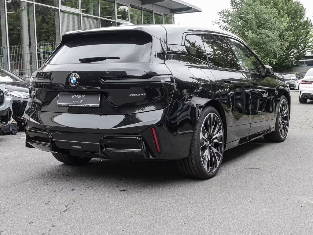 BMW iX