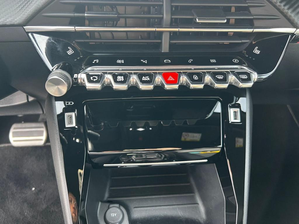 Peugeot e-2008