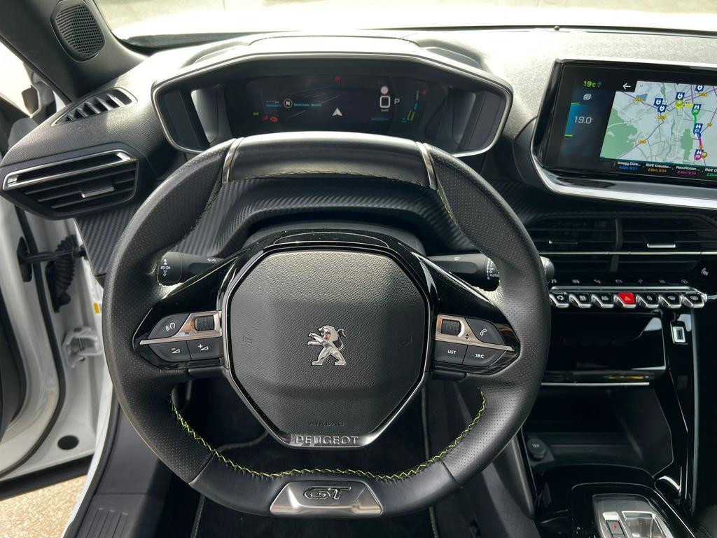 Peugeot e-2008
