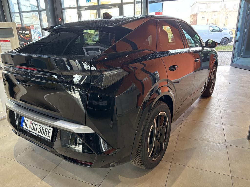 Peugeot E-3008