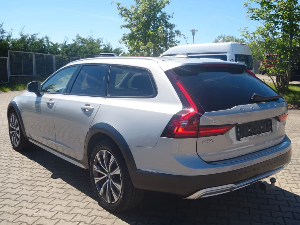 Volvo V90 Cross Country