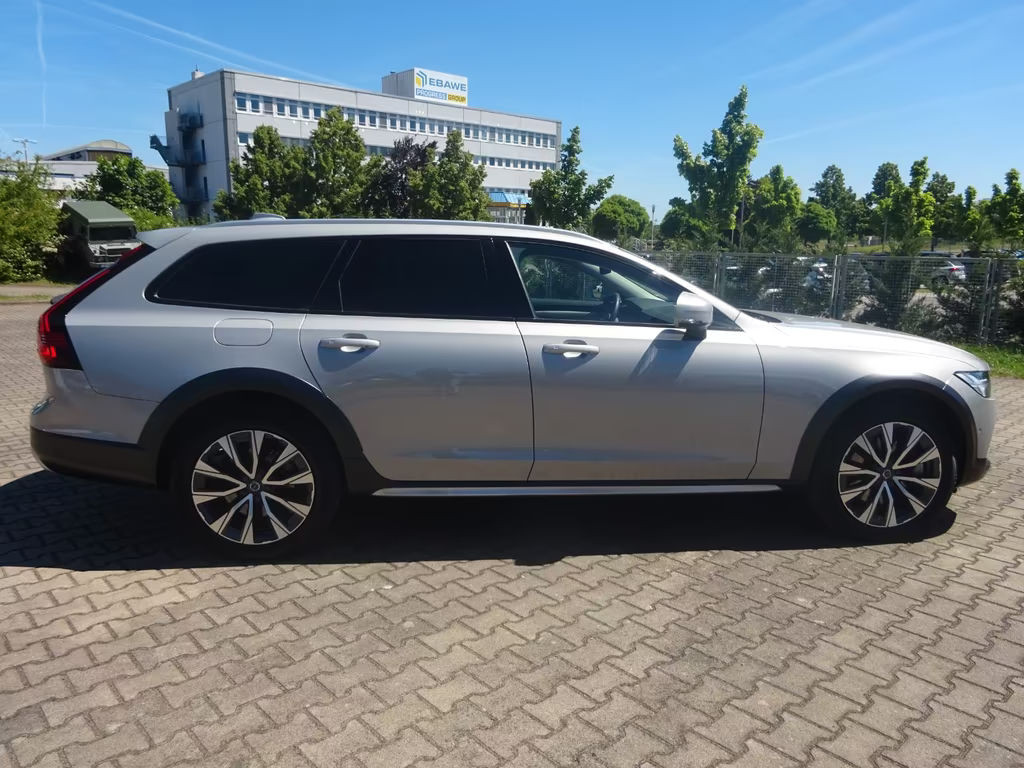 Volvo V90 Cross Country