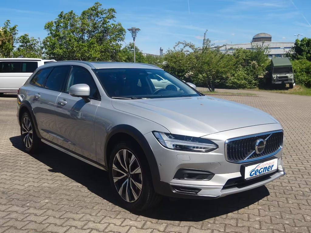 Volvo V90 Cross Country