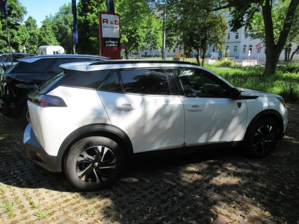 Peugeot e-2008