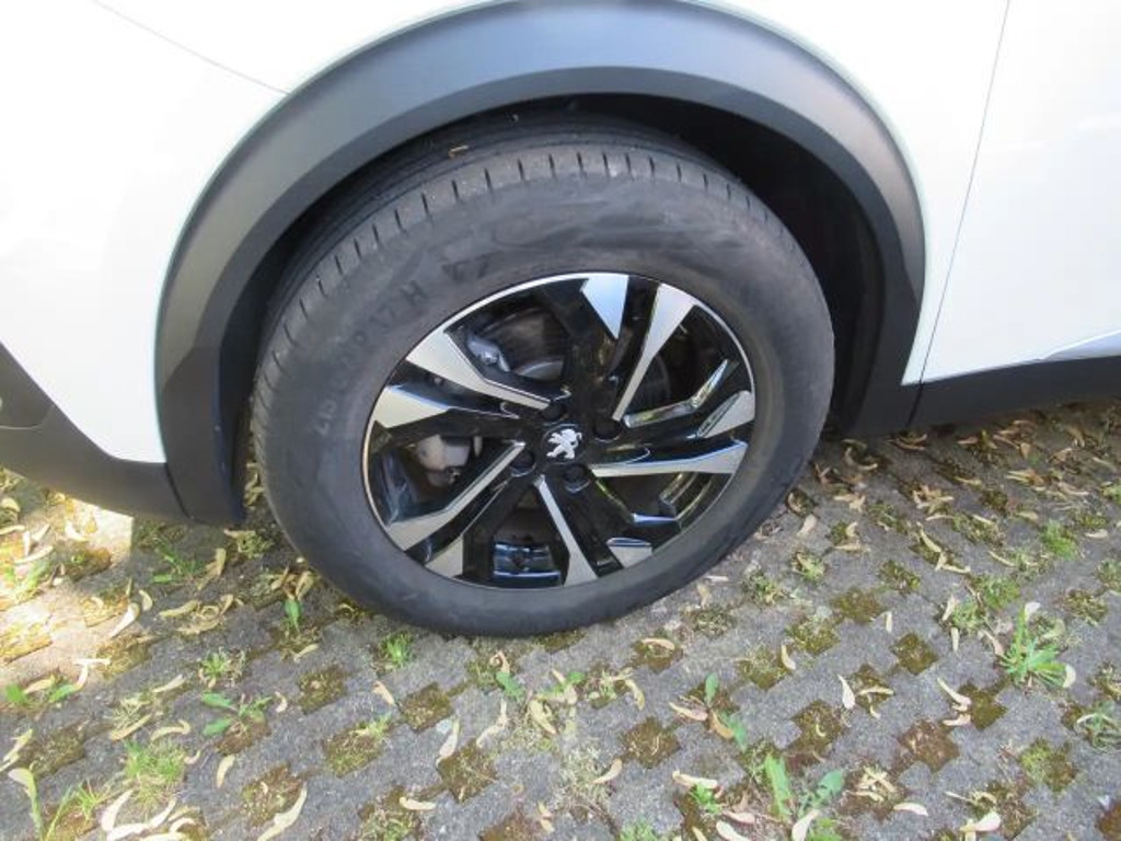 Peugeot e-2008