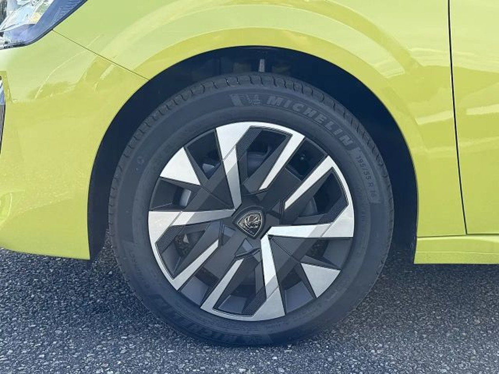Peugeot e-208