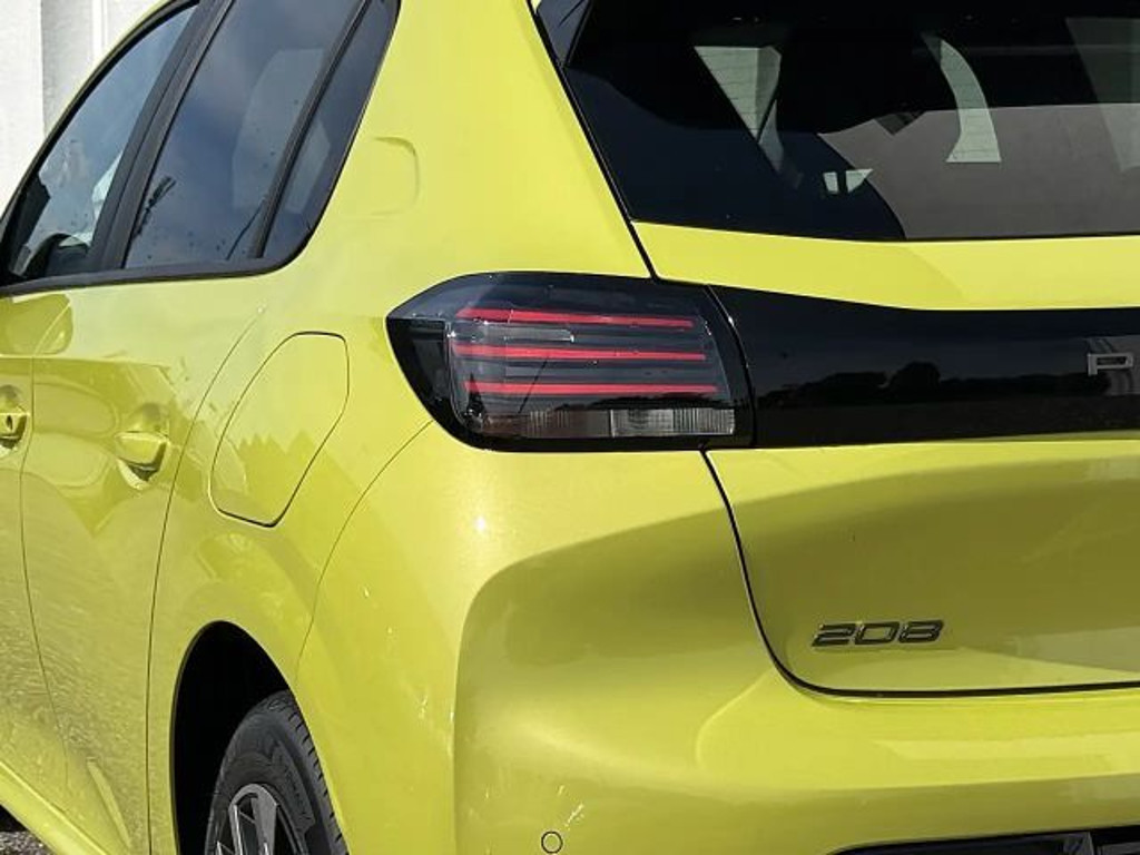 Peugeot e-208