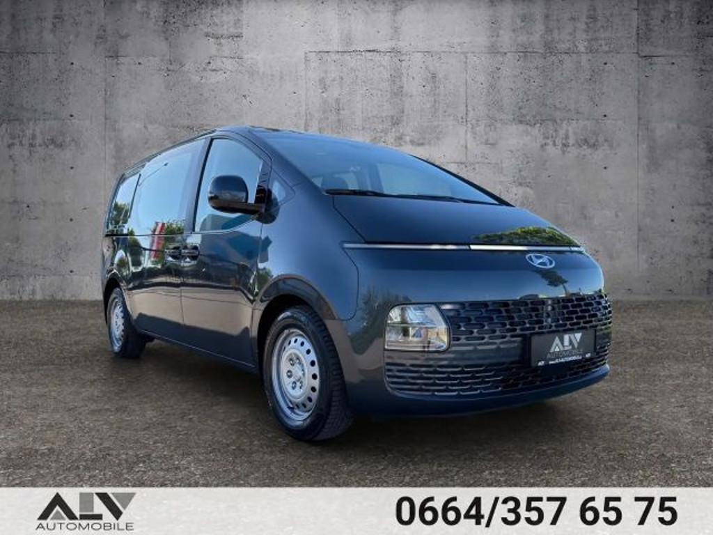 Hyundai Staria Signature