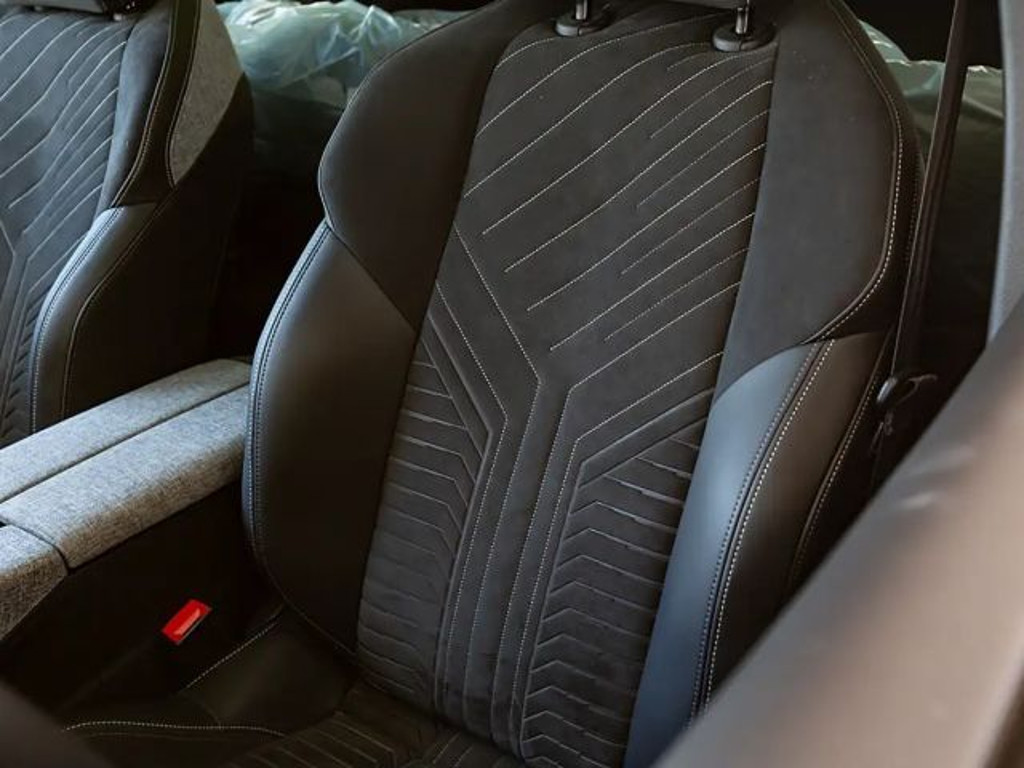 Peugeot E-5008