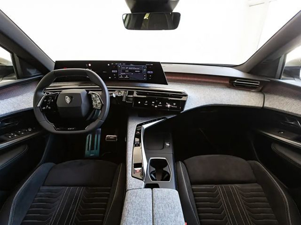 Peugeot E-5008