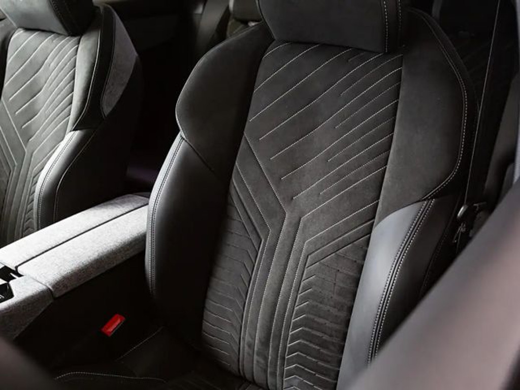 Peugeot E-3008