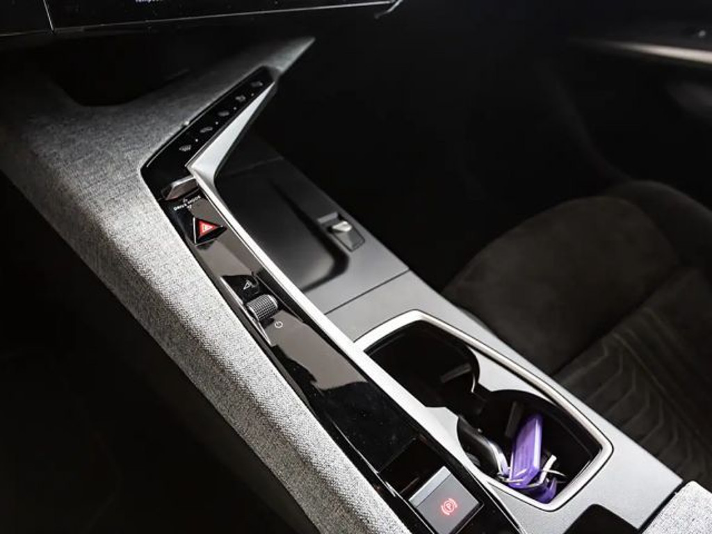 Peugeot E-3008