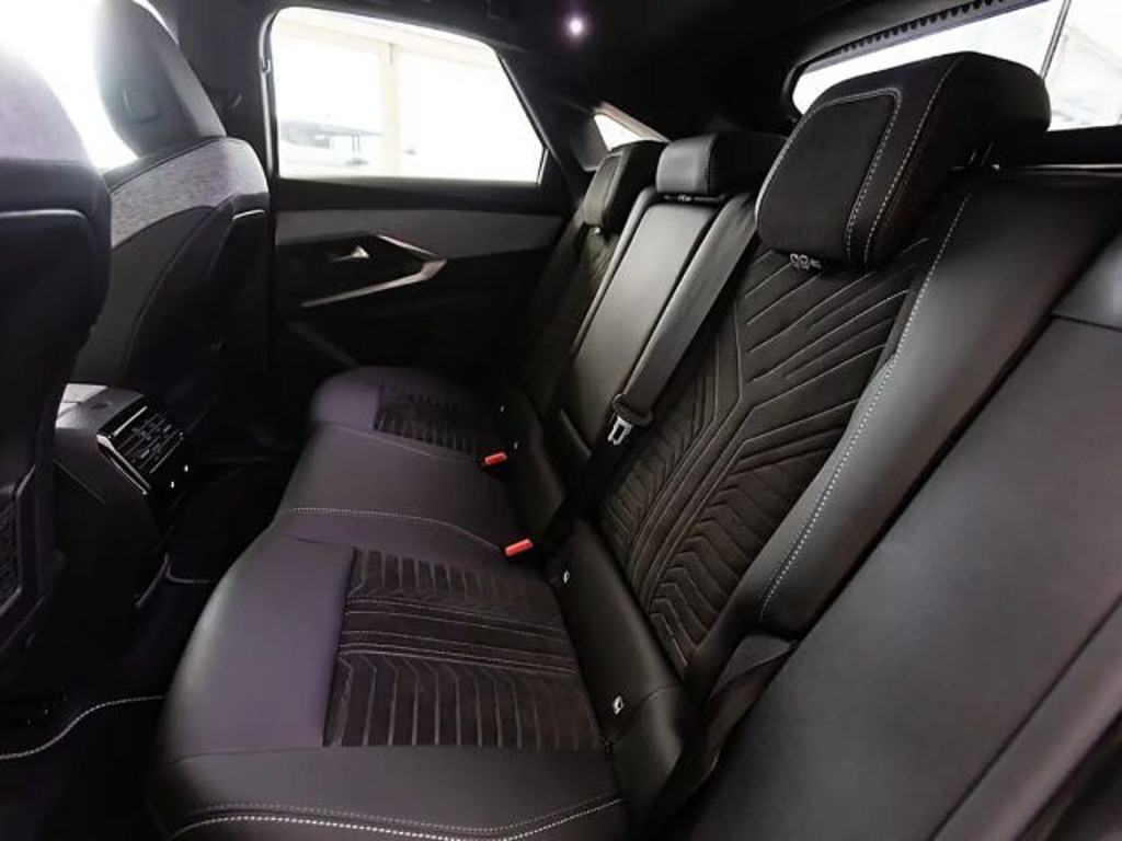 Peugeot E-3008
