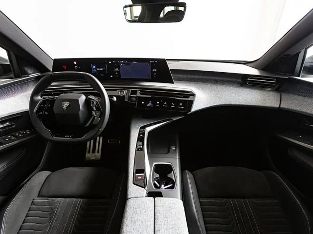 Peugeot E-3008