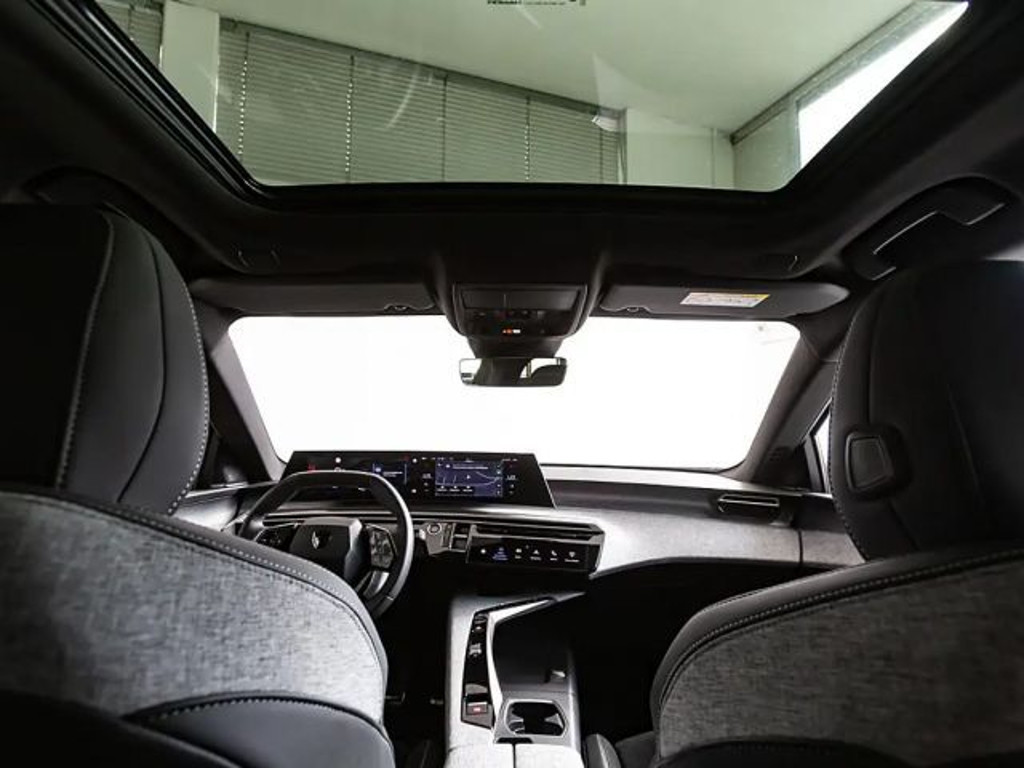 Peugeot E-3008
