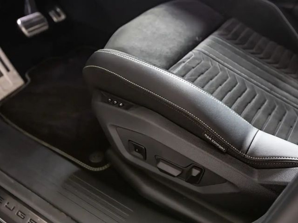Peugeot E-3008