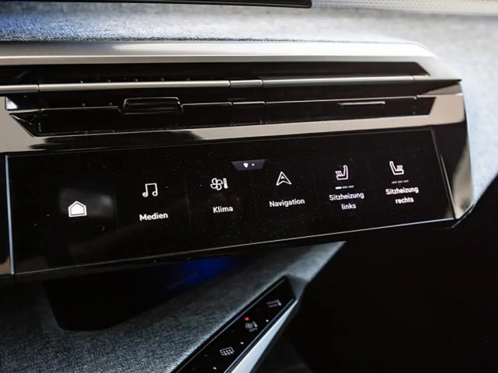 Peugeot E-3008