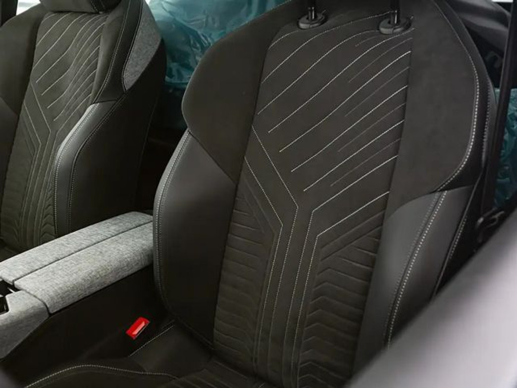 Peugeot E-3008