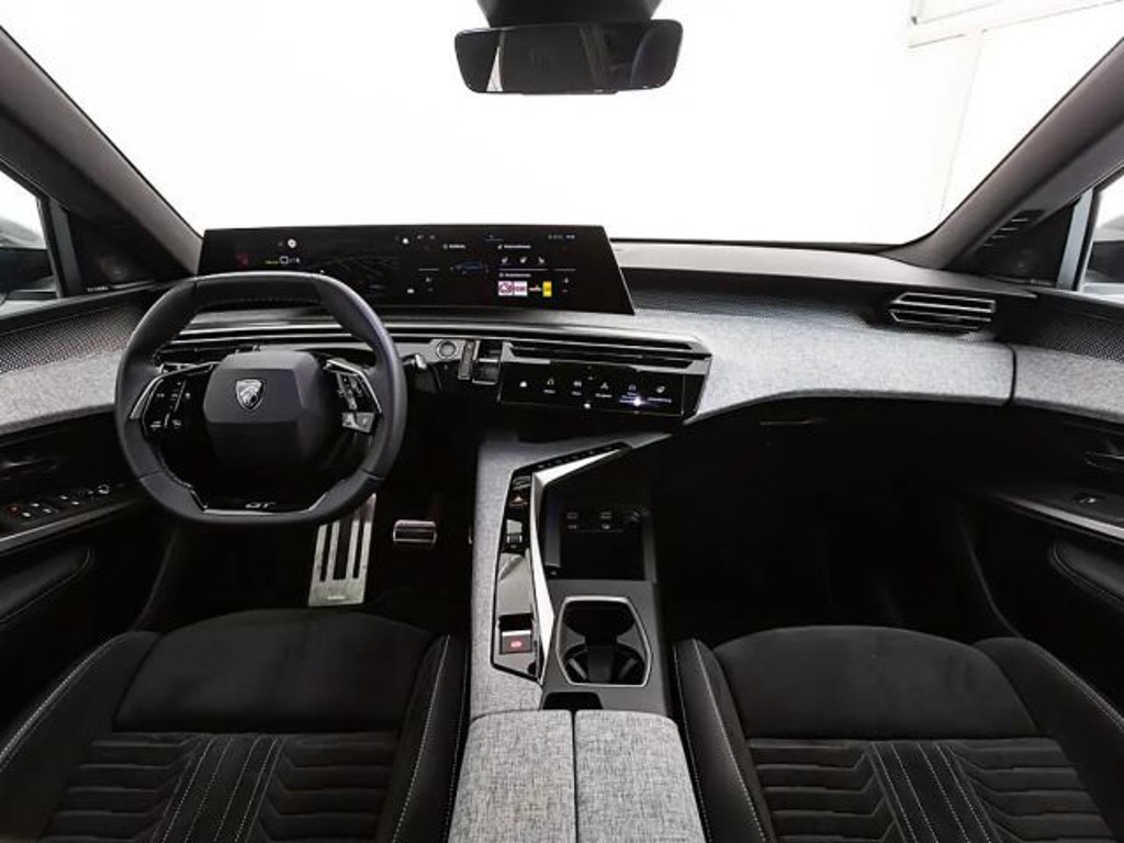 Peugeot E-3008
