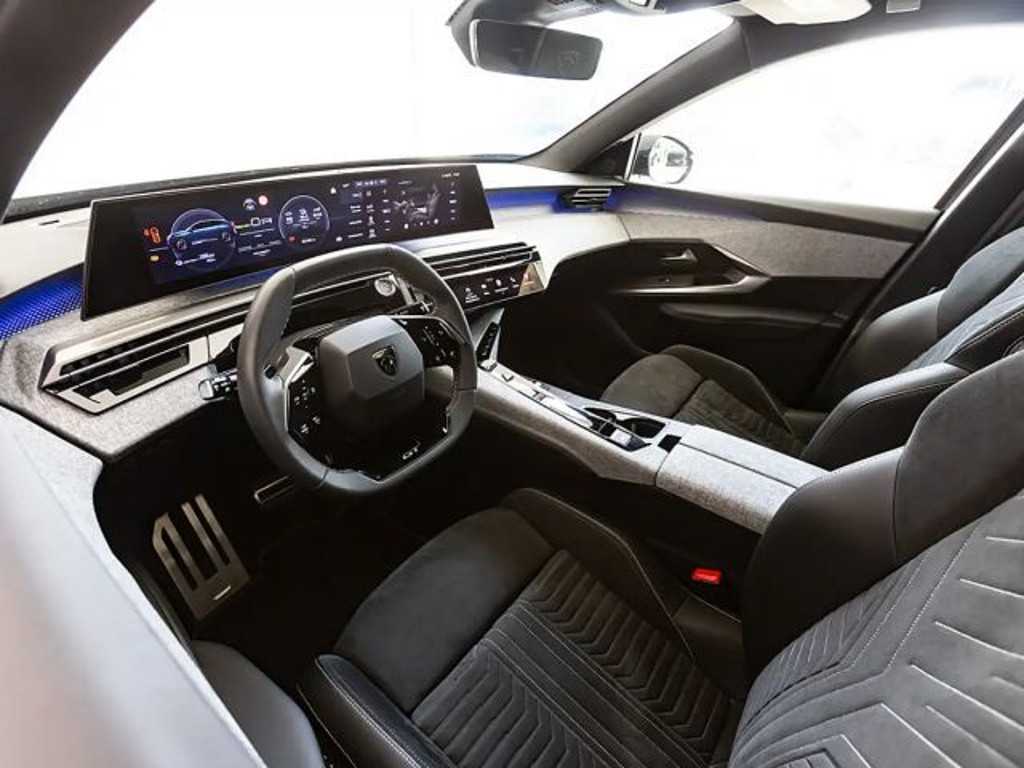 Peugeot E-3008