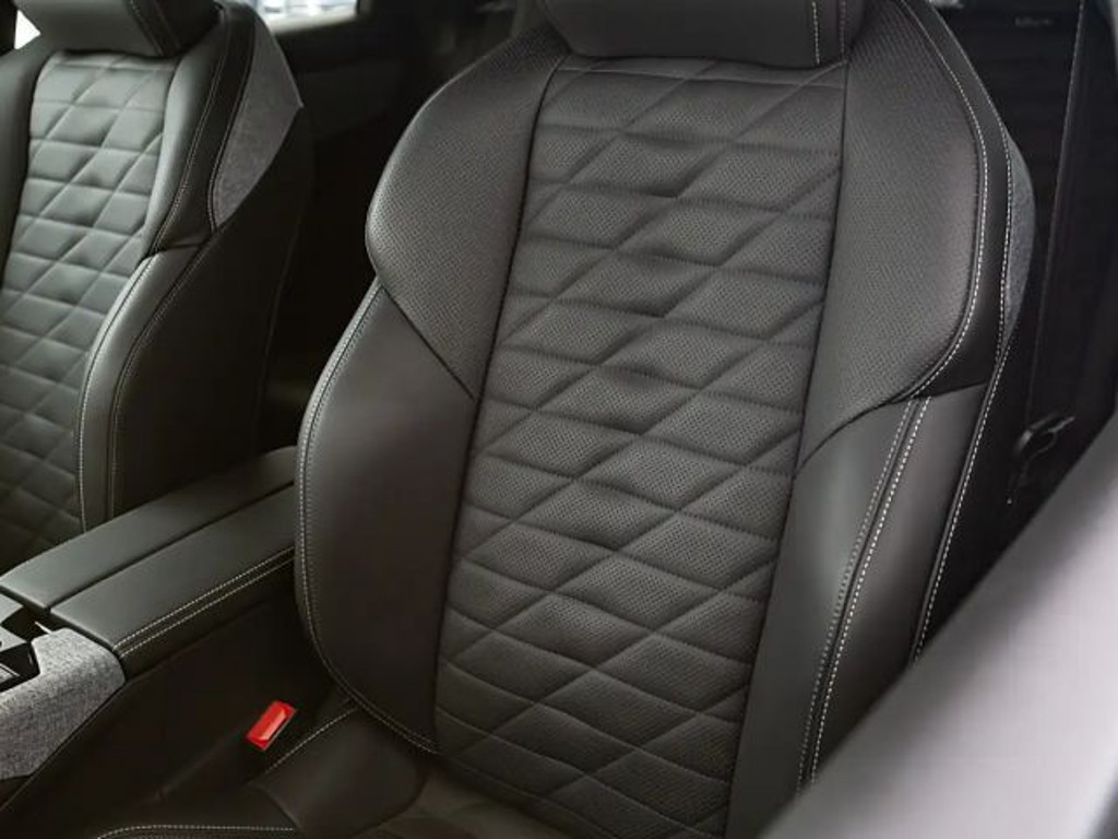 Peugeot E-3008