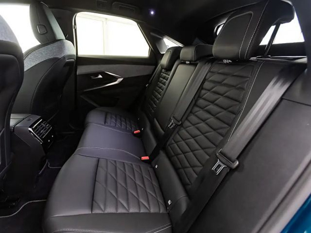 Peugeot E-3008