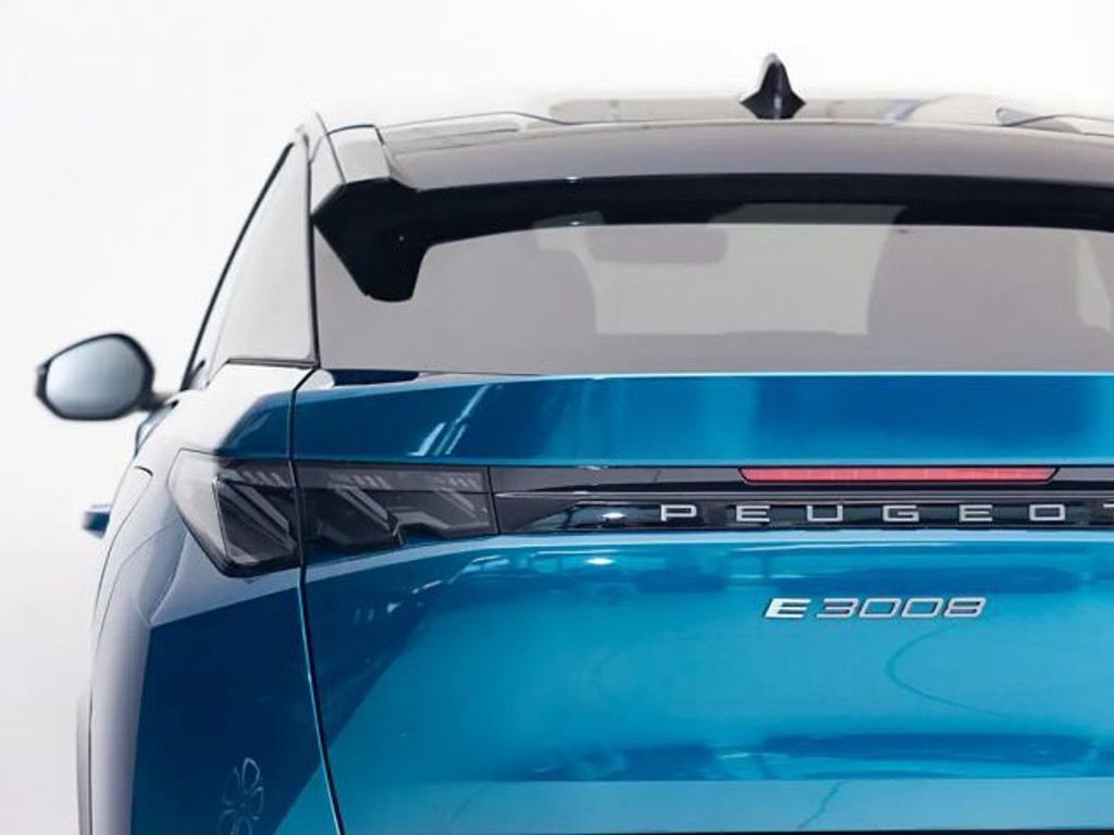 Peugeot E-3008