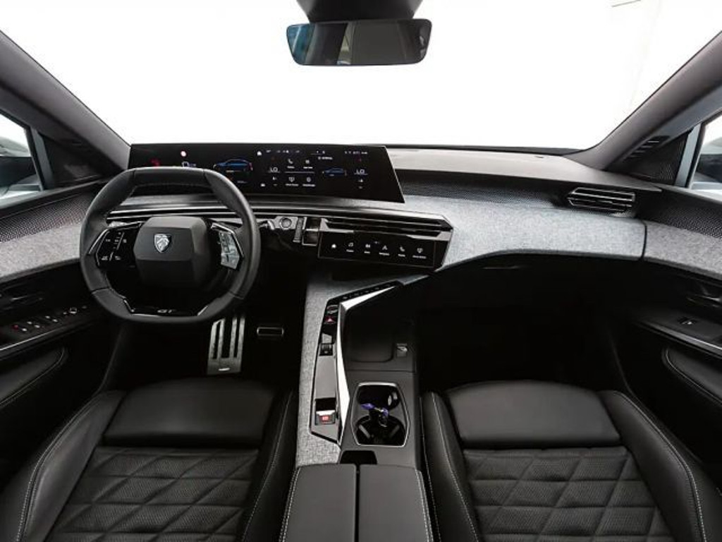 Peugeot E-3008