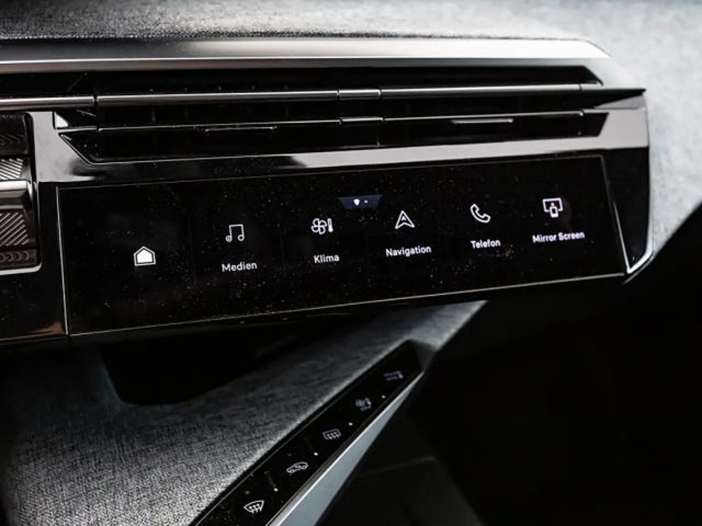 Peugeot E-3008