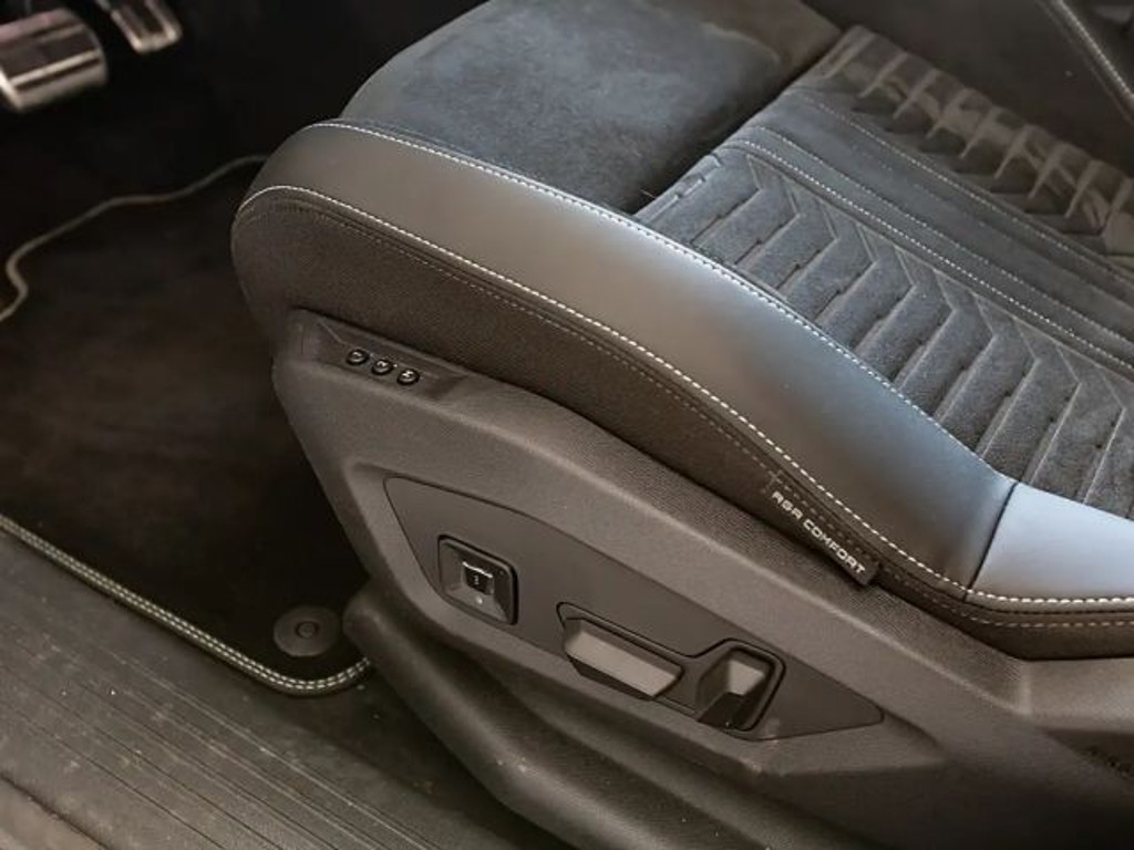 Peugeot E-3008